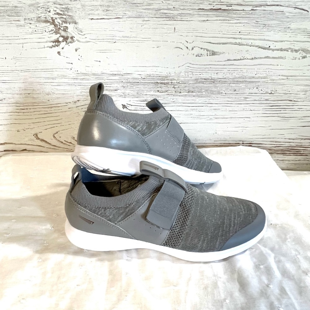 Copper fit shoes ladies 7.5 B athletic gray